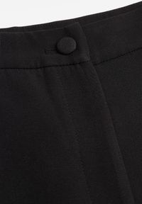 Born2be - Czarne Eleganckie Spodnie Garniturowe VICES z Kieszeniami Zervia. Okazja: na co dzień. Kolor: czarny. Styl: elegancki #7