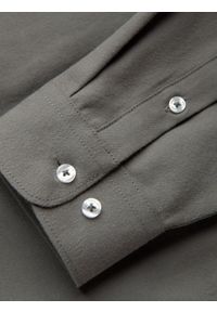 Ombre Clothing - Męska koszula z kieszenią REGULAR FIT - khaki V4. Kolor: brązowy. Materiał: poliester, bawełna. Długość rękawa: długi rękaw. Długość: długie #8