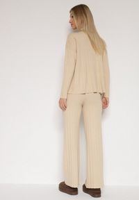 Born2be - Beżowy Sweterkowy Komplet Sweter z Półgolfem i Szerokie Spodnie Alatusa. Kolor: beżowy. Materiał: jeans #5