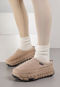 Born2be - Ciemnobeżowe Niskie Śniegowce na Grubej Tłoczonej Podeszwie Arevire. Okazja: na co dzień. Kolor: beżowy. Materiał: jeans. Styl: casual #4