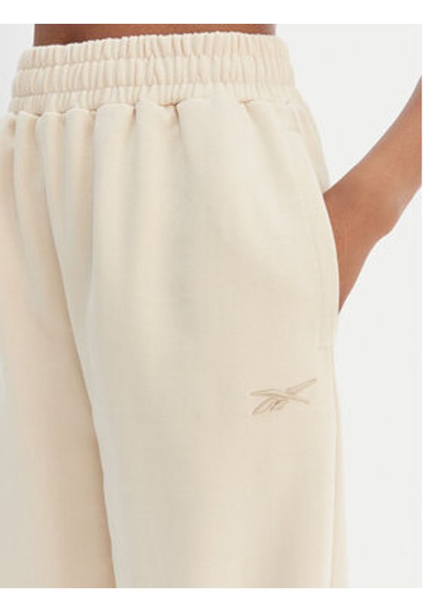 Reebok Spodnie dresowe Reebok x Ewa Chodakowska RK25621CCW Beżowy Relaxed Fit. Kolor: beżowy. Materiał: syntetyk, bawełna