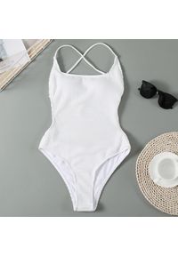 Intica - Strój jednoczęściowy prążkowany na plażę Hsiu. Kolor: biały. Materiał: prążkowany