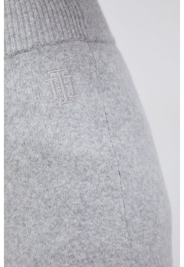 TOMMY HILFIGER - Tommy Hilfiger - Spodnie. Stan: podwyższony. Kolor: szary. Materiał: dzianina. Wzór: gładki