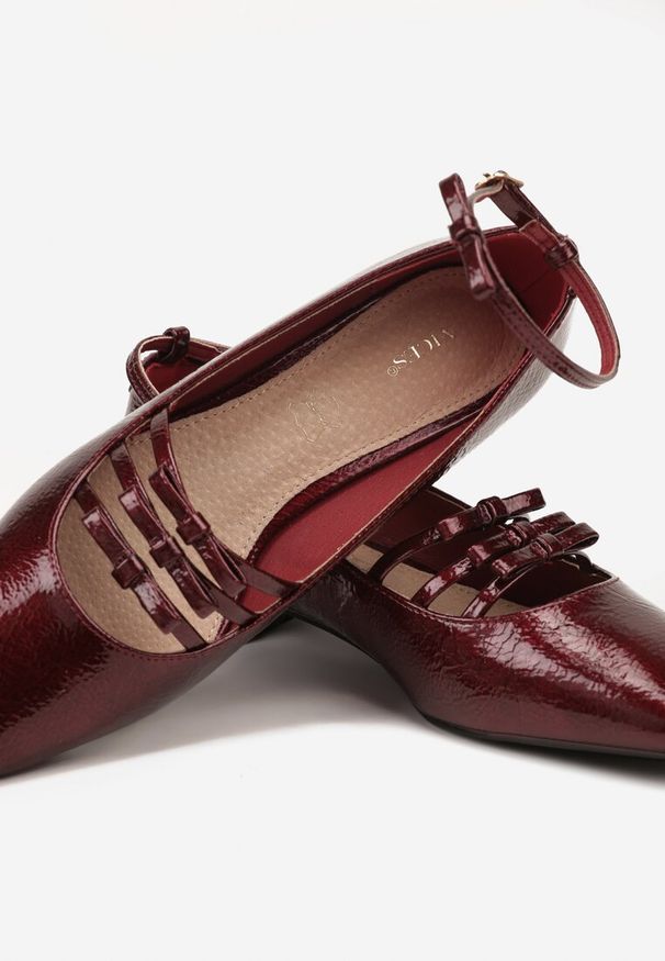 Renee - Bordowe Czółenka Lakierowane Vices Mary Jane z Wkładką ze Skóry Naturalnej Rilunea. Okazja: na co dzień. Zapięcie: sprzączka. Kolor: czerwony. Materiał: lakier, skóra. Styl: klasyczny, casual