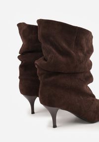 Born2be - Brązowe Botki na Szpilce z Marszczoną Cholewką Hailenia. Okazja: na co dzień. Kolor: brązowy. Szerokość cholewki: normalna. Obcas: na szpilce. Styl: casual, elegancki. Wysokość obcasa: średni #2