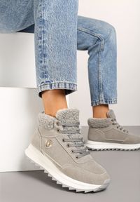 Born2be - Szare Sneakersy z Imitacji Zamszu Mocno Ocieplane Futrem Metarilea. Okazja: na co dzień. Zapięcie: sznurówki. Kolor: szary. Materiał: zamsz, futro. Sezon: zima, jesień #2