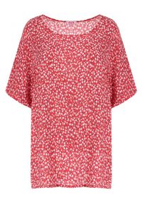 Born2be - Czerwona Bluzka z Wiskozy Maerelaia. Kolekcja: plus size. Kolor: czerwony. Materiał: wiskoza. Długość: krótkie. Wzór: kwiaty. Sezon: lato #5