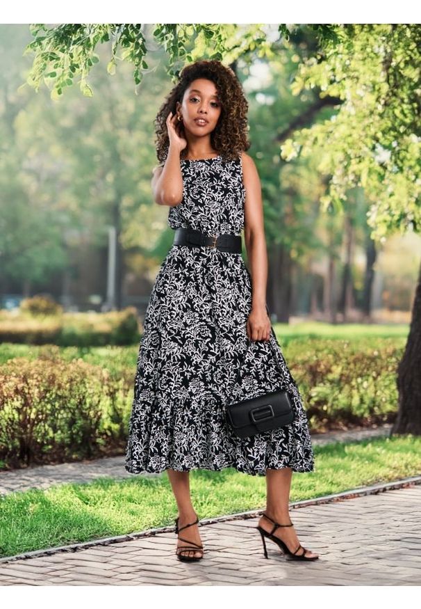 Sinsay - Sukienka midi - wielobarwny. Materiał: skóra, wiskoza. Wzór: kwiaty. Długość: midi