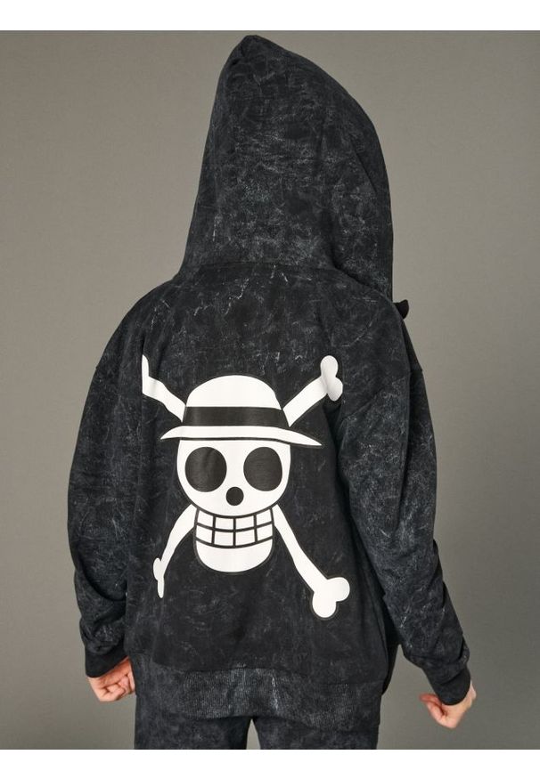 Sinsay - Bluza One Piece - czarny. Typ kołnierza: kaptur. Kolor: czarny. Wzór: nadruk