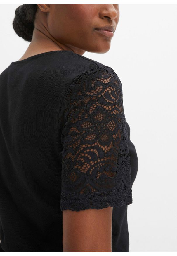 bonprix - T-shirt z prążkowanej bawełny. Kolor: czarny. Materiał: prążkowany, bawełna, koronka. Wzór: prążki, koronka