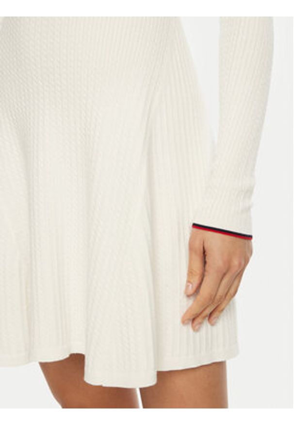 Tommy Jeans Sukienka dzianinowa DW0DW19469 Écru Slim Fit. Materiał: syntetyk, bawełna