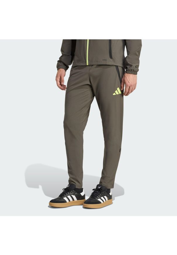 Adidas - Spodnie Real Madrid Tiro 25 Competition Vis Tech Travel. Kolor: szary, wielokolorowy, żółty. Sport: piłka nożna