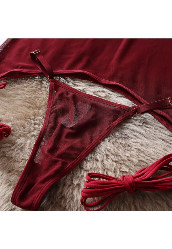 Intica - Komplet koronkowej bielizny na romantyczne wieczory Yvelise. Kolor: czarny. Materiał: koronka