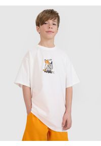 4f - 4F T-shirt oversize z nadrukiem chłopięcy - biały 122 (6-7 lat). Okazja: na co dzień. Kolor: biały. Materiał: bawełna, dzianina, jersey. Długość rękawa: krótki rękaw. Długość: krótkie. Wzór: nadruk. Sezon: lato. Styl: klasyczny, casual, sportowy #1