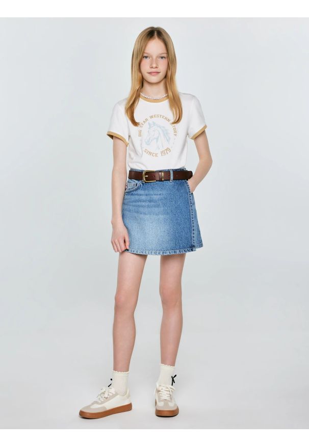 Big-Star - Koszulka dziewczęca z nadrukiem biała Bettarca 100. Okazja: na co dzień. Kolor: biały. Materiał: dzianina. Długość: krótkie. Wzór: nadruk. Styl: casual, sportowy