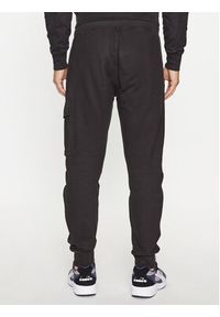 C.P. Company Spodnie dresowe 15CMSP246A 006372G Czarny Regular Fit. Kolor: czarny. Materiał: bawełna