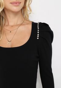 Born2be - Czarna Bluzka z Bufiastymi Ramionami z Cyrkoniami Kaelara. Okazja: na co dzień. Kolor: czarny. Materiał: jeans. Długość rękawa: długi rękaw. Długość: długie. Wzór: aplikacja. Styl: klasyczny, elegancki, casual #4