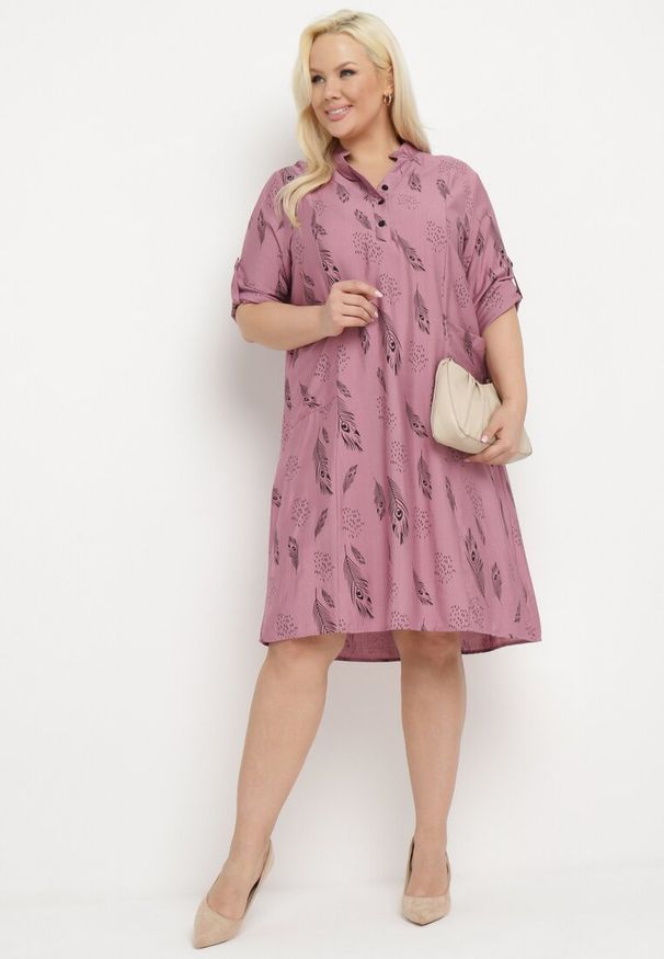 Born2be - Ciemnoróżowa Sukienka Szmizjerka z Guzikami przy Dekolcie z Podwijanymi Rękawami Ketella. Okazja: na co dzień, do pracy. Kolor: różowy. Wzór: aplikacja. Typ sukienki: szmizjerki. Styl: elegancki, casual, klasyczny, sportowy