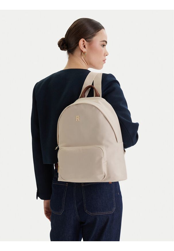 TOMMY HILFIGER - Tommy Hilfiger Plecak Popette Dome Backpack AW0AW17939 Écru. Kolor: kremowy. Materiał: skóra