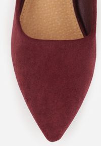 Renee - Bordowe Czółenka na Słupku Ozdobionym Cyrkoniami z Wkładką ze Skóry Clesina. Okazja: na co dzień. Kolor: czerwony. Materiał: skóra. Wzór: aplikacja. Obcas: na słupku. Styl: wizytowy, casual, elegancki. Wysokość obcasa: średni #7