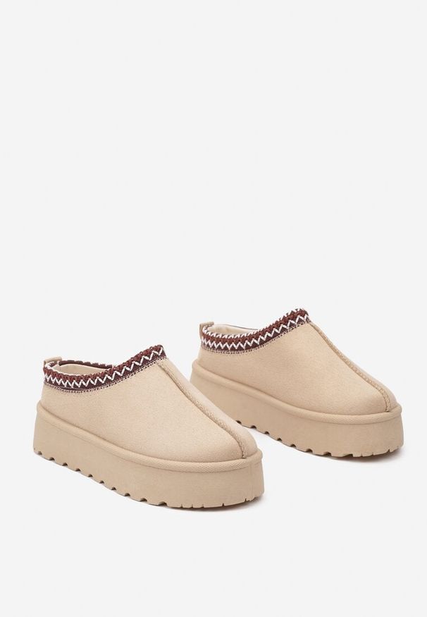 Born2be - Beżowe Śniegowce na Grubej Podeszwie z Niską Haftowaną Cholewką Etandiel. Okazja: na co dzień. Kolor: beżowy. Materiał: skóra, jeans. Szerokość cholewki: normalna. Wzór: haft. Sezon: zima. Styl: elegancki, casual, wizytowy