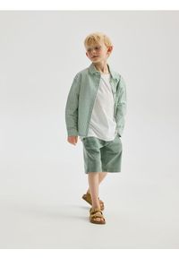 Reserved - Bawełniane szorty bermudy - ciemnozielony. Kolor: zielony. Materiał: bawełna #1