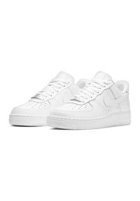 Nike - Buty do chodzenia dla dorosłych Air Force 1 Triple White. Zapięcie: sznurówki. Kolor: biały. Materiał: tkanina, skóra, materiał, syntetyk. Szerokość cholewki: normalna. Model: Nike Air Force. Sport: turystyka piesza