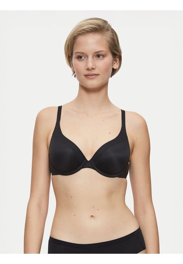 Triumph Biustonosz push-up Body Make-Up Soft Touch 10205991 Czarny. Kolor: czarny. Materiał: syntetyk. Rodzaj stanika: push-up