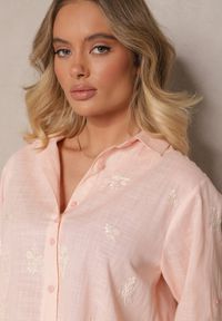 Renee - Różowa Koszula z Bawełny z Regulacją przy Rękawach Dorione. Okazja: na co dzień, do pracy. Typ kołnierza: kołnierzyk klasyczny. Kolor: różowy. Materiał: bawełna. Styl: klasyczny, elegancki, casual #3