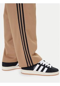 Adidas - adidas Spodnie dresowe adicolor Firebird JY1419 Beżowy Baggy Fit. Kolor: beżowy. Materiał: bawełna #3