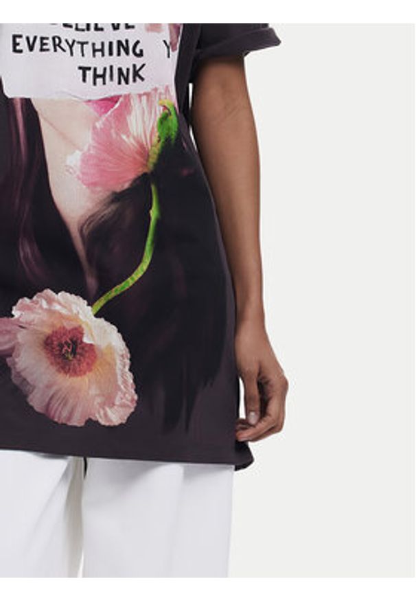 Desigual Sukienka codzienna Berlin 25SWVK20 Szary Regular Fit. Okazja: na co dzień. Kolor: szary. Materiał: bawełna. Typ sukienki: proste. Styl: casual
