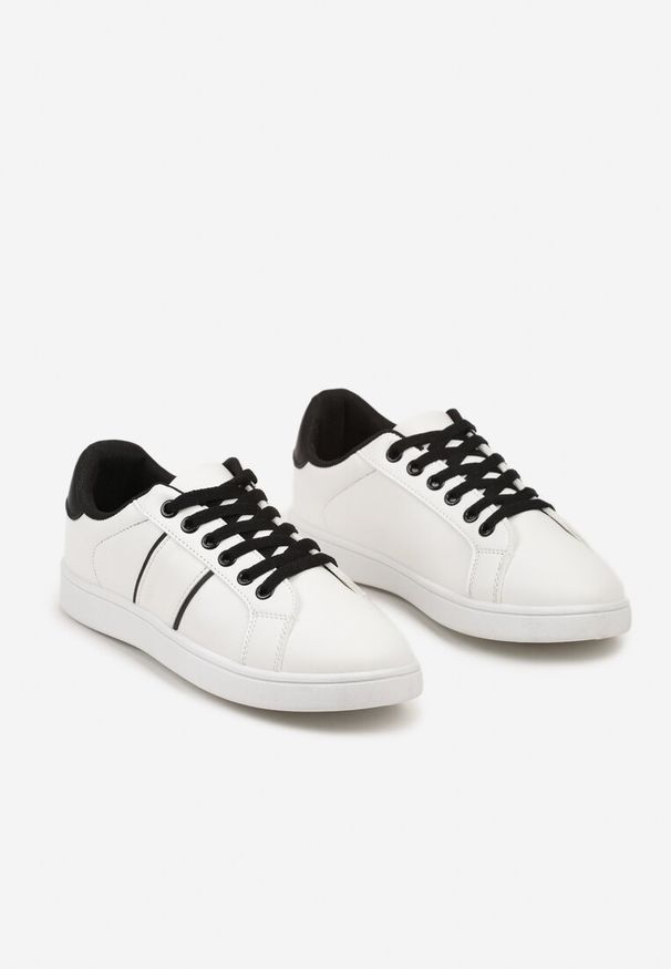 Renee - Biało-Czarne Sznurowane Sneakersy na Płaskiej Podeszwie Wykończone Paskami Elinela. Nosek buta: okrągły. Zapięcie: pasek. Kolor: biały. Materiał: materiał. Obcas: na płaskiej podeszwie. Wysokość obcasa: niski