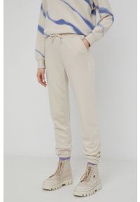 Tom Tailor spodnie damskie kolor beżowy gładkie. Stan: podwyższony. Kolor: beżowy. Materiał: dzianina, poliester. Wzór: gładki