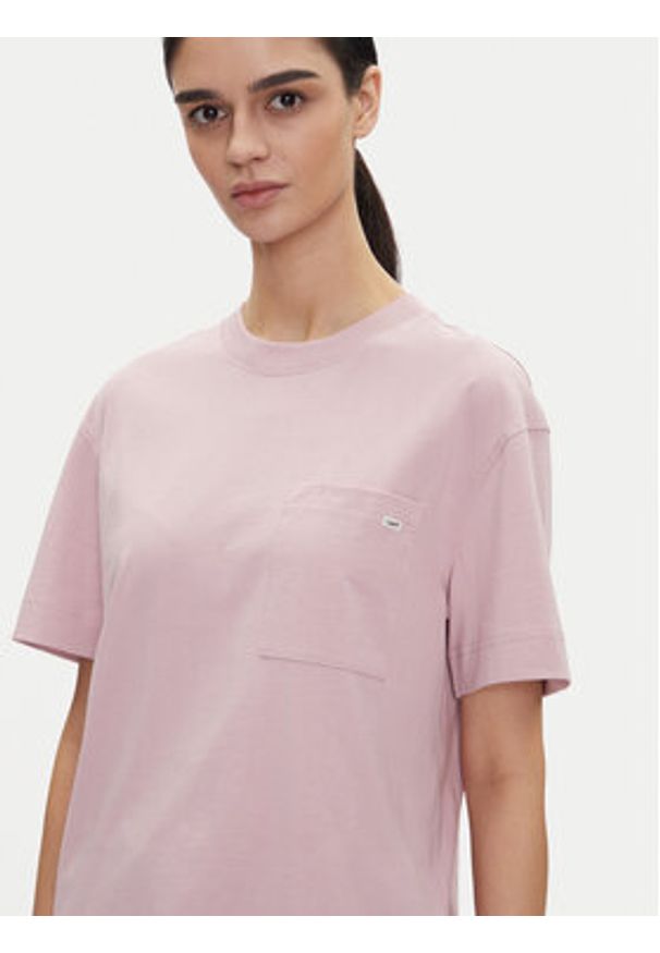 Lee T-Shirt Pocket 112363619 Fioletowy Relaxed Fit. Kolor: fioletowy. Materiał: bawełna