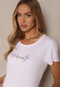 Renee - Biały T-shirt z Bawełny z Nadrukiem Zarive. Okazja: na co dzień. Kolor: biały. Materiał: bawełna. Wzór: nadruk. Styl: casual