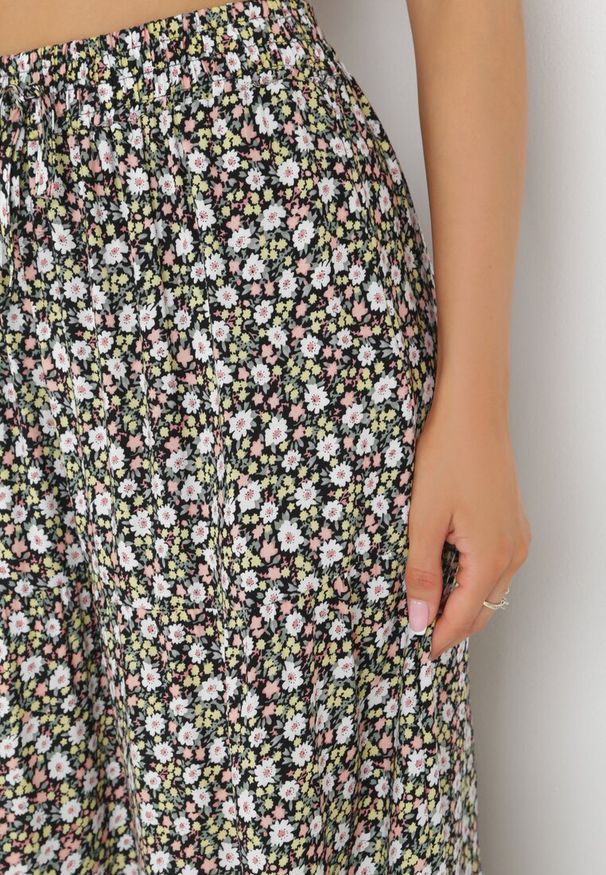 Born2be - Czarna Bawełniana Spódnica Maxi Nusra. Kolor: czarny. Materiał: bawełna. Wzór: kwiaty