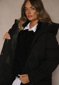 Renee - Czarna Zimowa Kurtka z Pikowanymi Przeszyciami Kapturem i Suwakami Gionea. Okazja: na spacer. Kolor: czarny. Materiał: jeans. Sezon: zima #5