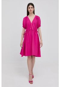 Silvian Heach sukienka kolor różowy mini rozkloszowana. Kolor: różowy. Materiał: tkanina. Długość rękawa: krótki rękaw. Typ sukienki: rozkloszowane. Długość: mini