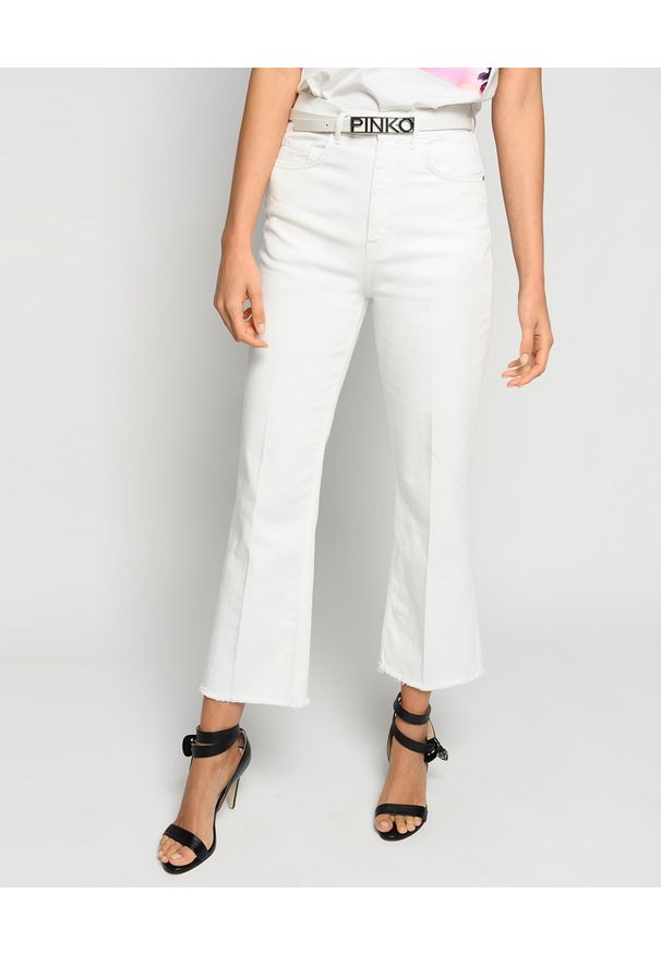 Pinko - PINKO - Białe jeansy Felicity Mom Fit Bootcut. Stan: podwyższony. Kolor: biały. Wzór: aplikacja