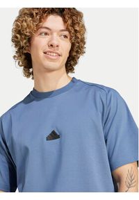 Adidas - adidas T-Shirt Z.N.E. IR5234 Niebieski Loose Fit. Kolor: niebieski. Materiał: bawełna