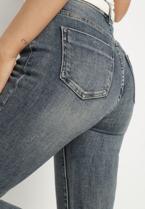 Born2be - Granatowe Jeansy Bawełniane Dzwony z Kieszeniami Divassa. Okazja: na co dzień. Stan: podwyższony. Kolor: niebieski. Sezon: lato. Styl: casual, elegancki