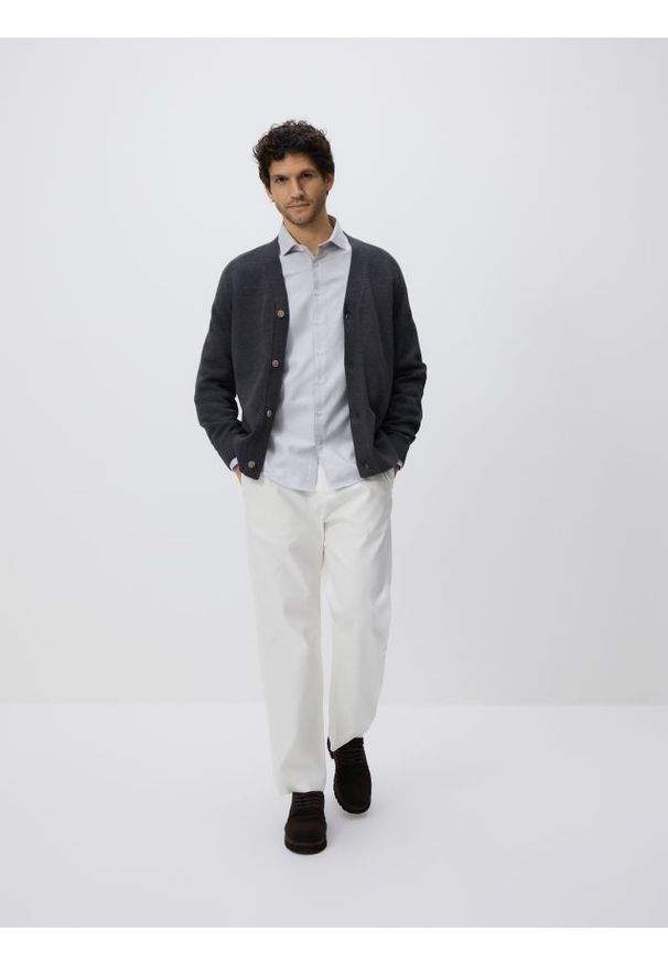 Reserved - Bawełniana koszula slim fit - jasnoszary. Kolor: szary. Materiał: bawełna