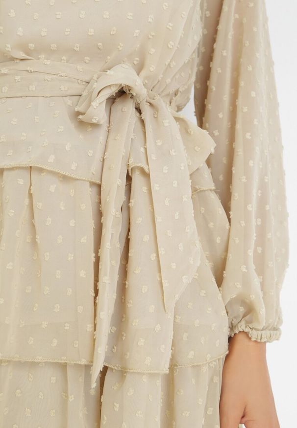 Born2be - Beżowa Sukienka Roseflash. Typ kołnierza: kołnierz z falbankami. Kolor: beżowy. Materiał: materiał, tkanina. Długość: mini