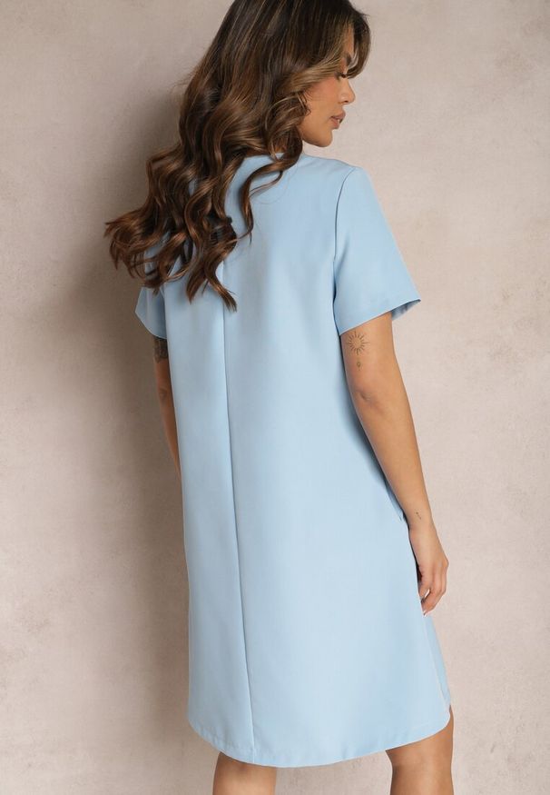 Renee - Niebieska Trapezowa Sukienka Mini z Krótkim Rękawem i Kieszeniami Vrea. Kolor: niebieski. Długość rękawa: krótki rękaw. Typ sukienki: trapezowe. Styl: elegancki. Długość: mini
