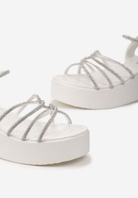 Renee - Białe Wiązane Sandały Typu Rzymianki na Platformie z Połyskiem Ecundia. Kolor: biały. Sezon: lato. Obcas: na platformie #4