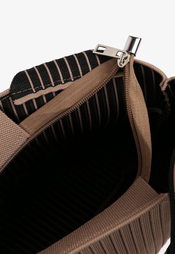 Born2be - Beżowa Torebka Shopperka z Ozdobnymi Tłoczeniami Salunetia. Kolor: beżowy. Wzór: aplikacja. Materiał: z tłoczeniem. Styl: biznesowy, elegancki, casual