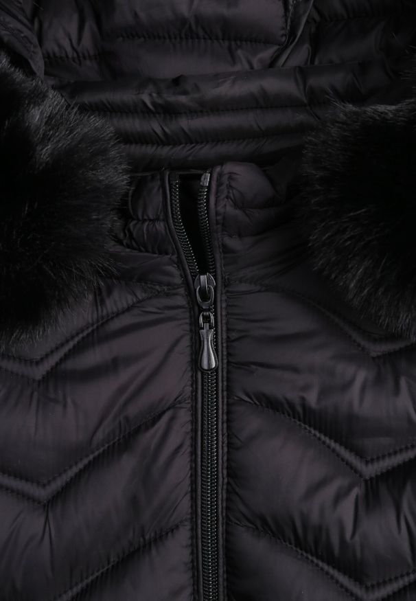 Born2be - Czarna Pikowana Kurtka Przejściowa z Kapturem i Ściągaczami po Bokach Fezika. Okazja: na co dzień, na spacer. Typ kołnierza: kaptur. Kolor: czarny. Materiał: futro, jeans, poliester. Styl: casual