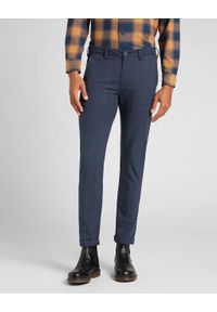 Lee - MĘSKIE SPODNIE LEE Slim Chino ESTATE BLUE L768QO17 112140853