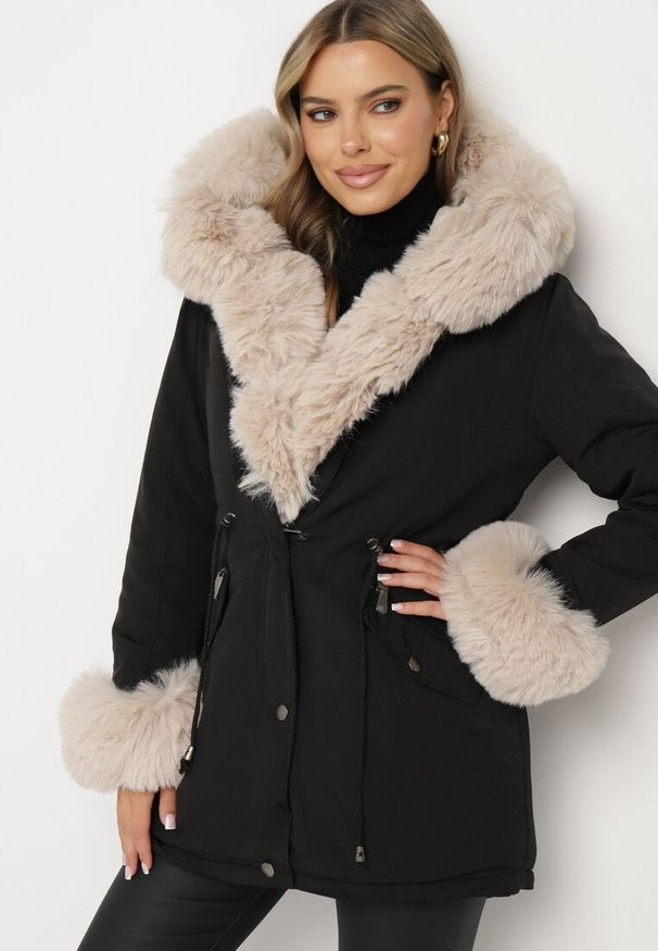 Born2be - Czarno-Beżowa Kurtka Parka z Kapturem i Wstawkami z Futerka Caranze. Okazja: na co dzień. Typ kołnierza: kaptur. Kolor: czarny. Materiał: futro. Sezon: zima, jesień. Styl: casual