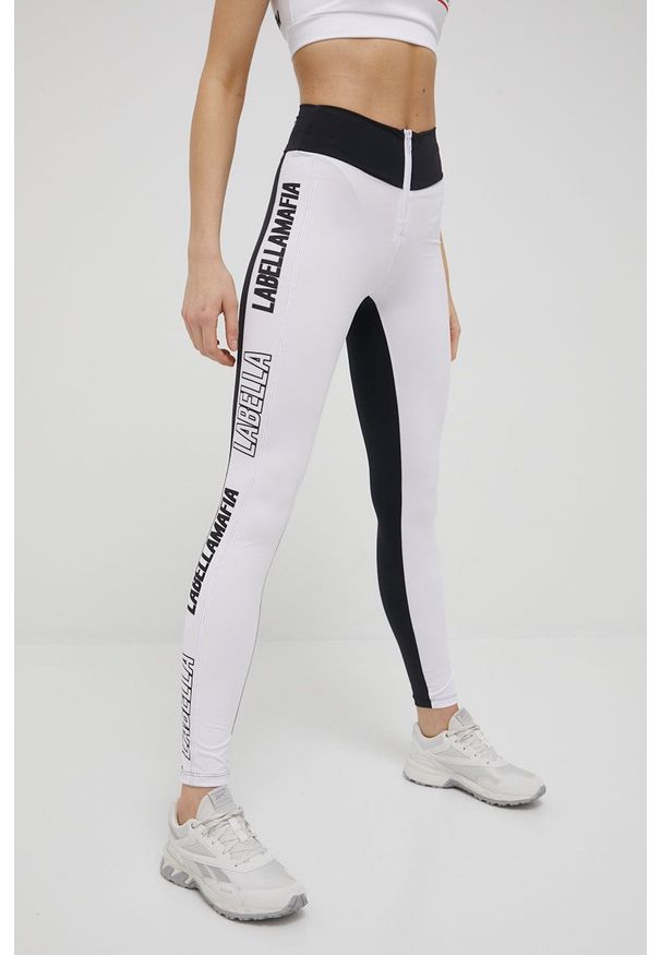 LABELLAMAFIA - LaBellaMafia legginsy treningowe Essentials damskie kolor biały z nadrukiem. Stan: podwyższony. Kolor: biały. Długość: krótkie. Wzór: nadruk